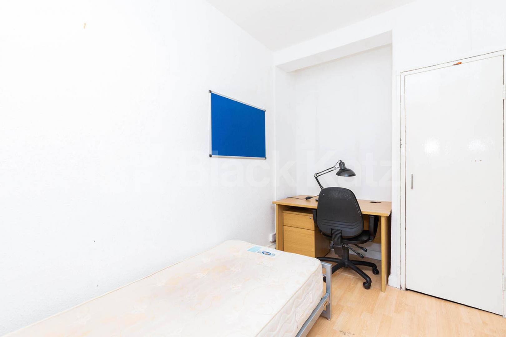 perfect for student sharers and young professionals looking to be central  Birkenhead Street, Kings Cross